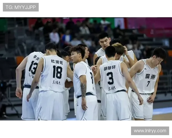 男篮逆转日本三将怒吼庆祝时刻